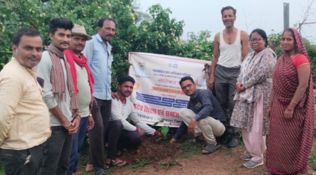 गुरुदेव शिक्षा एवं समाज सेवा समिति ने किया पौधरोपण