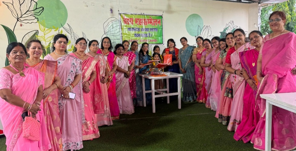 साक्षरता के क्षेत्र में पुनः वैश्य महासम्मेलन मध्यप्रदेश की नर्मदापुरम शाखा ने दो बच्चों की दी कॉपी एवं किताब ताकि वह साल भर पढ़ाई कर सकें