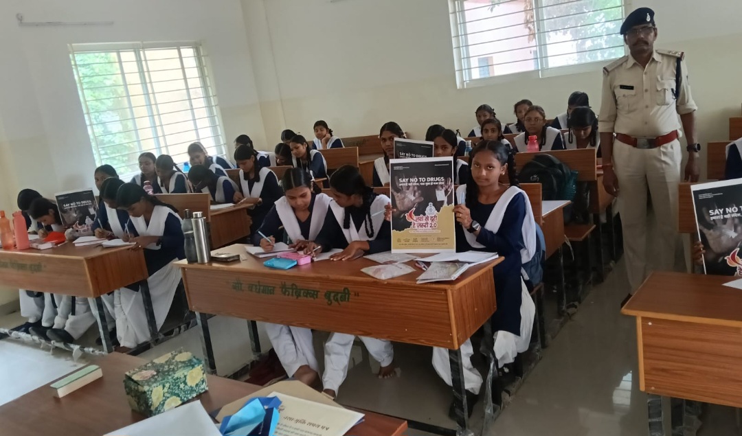नशा मुक्ति जागरूकता कार्यक्रम के अंतर्गत चित्रकला, निबंध पेंटिंग, स्लोगन, रंगोली, पोस्टर प्रतियोगिता का आयोजन