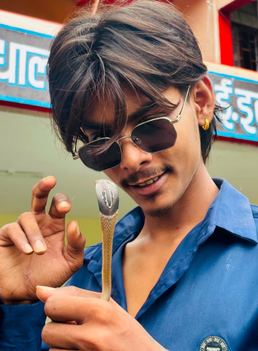 इटारसी के केंद्रीय विद्यालय परिसर से बेबी कोबरा का सुरक्षित रेस्क्यू, समय रहते टला बड़ा हादसा