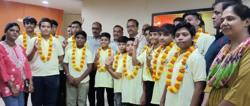 राज्य स्तरीय एक्वाथलान एवं ट्रायथलॉन प्रतियोगिता नीमच हेतु जिला दल कल करेगा प्रस्थान
