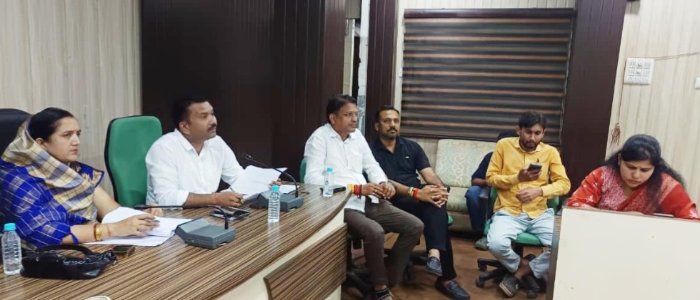 नपाध्यक्ष और सीएमओ ने की विकास कार्यों की समीक्षा, कार्यों को गति देने निर्माण एजेंसी और इंजीनियर्स को दिए निर्देश, वार्ड पार्षद, इंजीनियर्स और निर्माण एजेंसी समन्वय बनाकर कार्य समयसीमा में पूर्ण करें