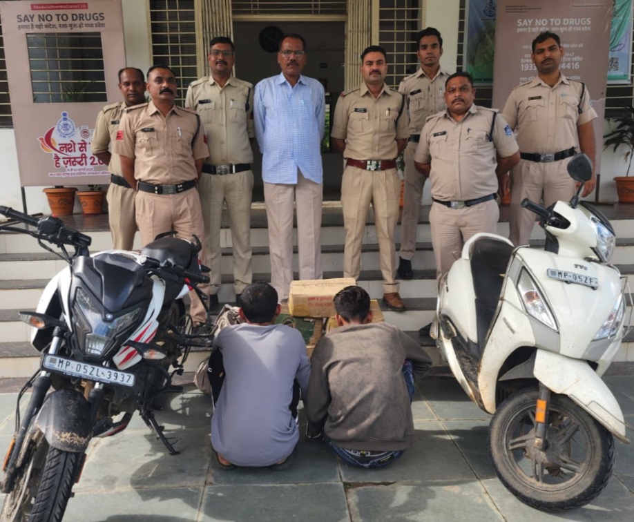 कोतवाली पुलिस की अवैध शराब के विरुद्ध प्रभावी कार्यवाही जारी, आबकारी एक्ट के दो प्रकरणों में कुल 77.28 लीटर अवैध शराब व शराब परिवहन में प्रयुक्त मोटरसाइकल व स्कूटी कुल कीमत 2 लाख रुपये जप्त