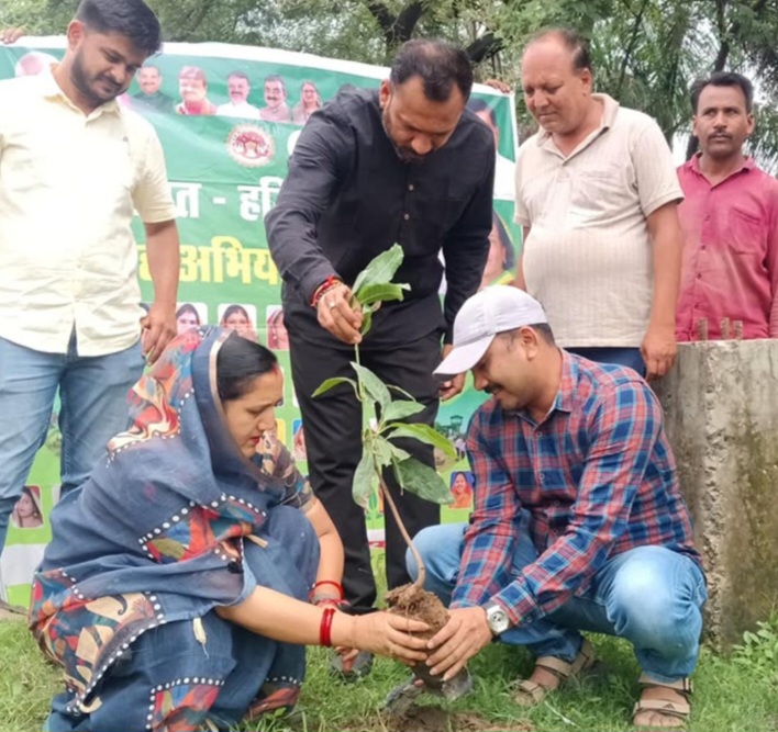 नए एसडीएम कार्यालय परिसर में किया पौधरोपण, 151 पौधों लगाकर दिया पर्यावरण संरक्षण का संदेश