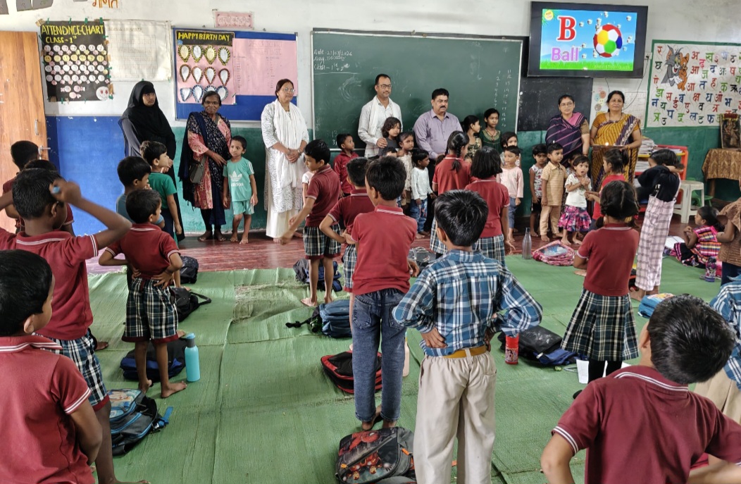 राष्ट्रीय शिक्षा नीति के तहत आंगनबाड़ी बच्चों का संदीपनी विद्यालय में एक्सपोजर विजिट