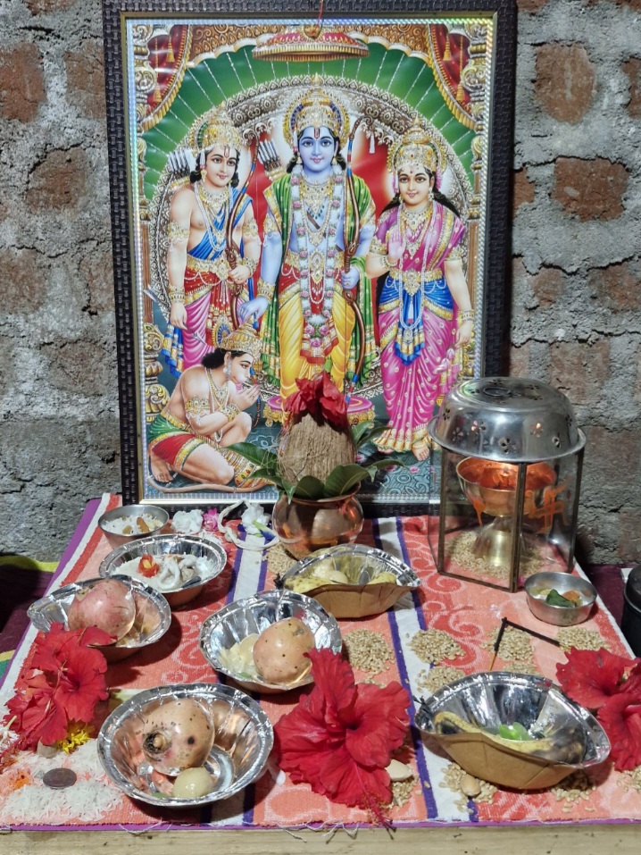 मां नर्मदा शक्ति आश्रम में गुरु पूर्णिमा पर पूजा पाठ के बाद हुआ भंडारा