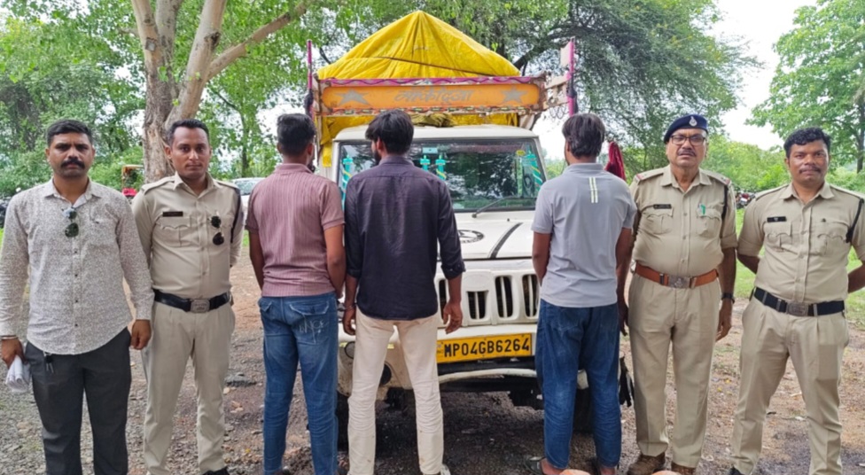 केसला पुलिस की बड़ी सफलता, बोलोरो पिकअप चोरी मामले में 24 घंटे के भीतर 3 आरोपी को किया गिरफ्तार