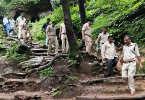 नागद्वारी मेले से पहले आबकारी विभाग की बड़ी कार्रवाई, 450 किलो महुआ लाहन और 70 लीटर कच्ची शराब जब्त
