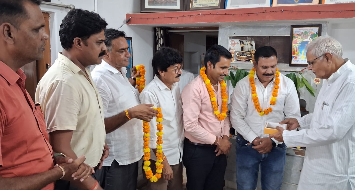 भाजपा के नवनियुक्त पदाधिकारियों का विधायक कार्यालय में हुआ आत्मीय स्वागत