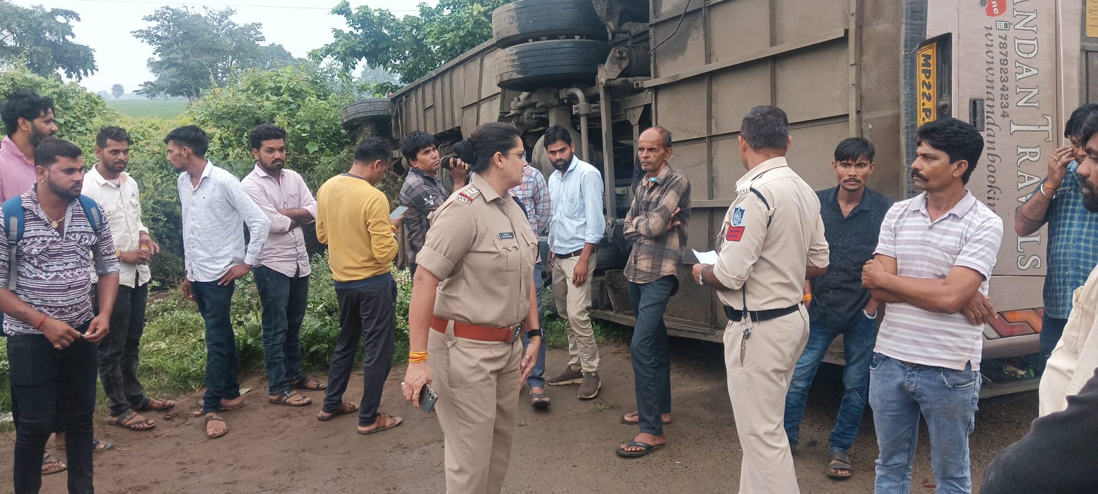 ग्राम आंचल खेड़ा के पास बस पलटी, पांच घायल, मौके पर पहुंची पुलिस जांच शुरू