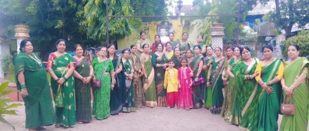 सनातन रेवा धारा समिति की महिलाओं ने मनाई हरियाली तीज, राधा कृष्ण को झुलाया झूला