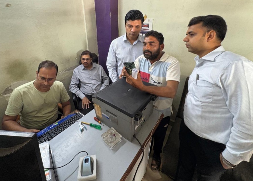 मुख्यमंत्री डॉ. मोहन यादव के निर्देशानुसार जमीनी स्तर पर ई विकास पोर्टल के संचालन का किया जा रहा परीक्षण, कृषि उत्पादन आयुक्त के सी गुप्ता ने किया जिले के विभिन्न सीएससी सेंटर, एवं डबल लॉक गोदाम का निरीक्षण किया