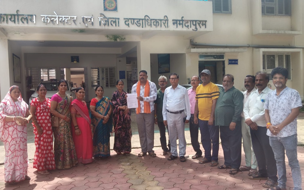 300 वर्ष प्राचीन वीजा सेन माताजी मंदिर की सुरक्षा हेतु कलेक्टर को सौंपा गया ज्ञापन