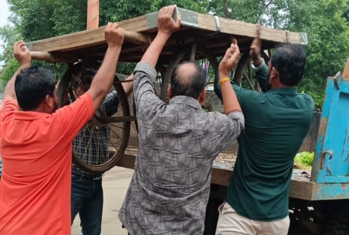 वीआईपी रोड से 3 ठेले जब्त, समझाइश के बाद भी कर रहे थे मार्ग अवरूद्ध