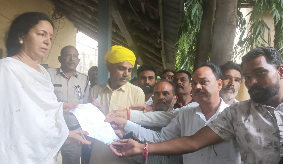 बिजली आपूर्ति एवं मूंग खरीदी संबंधित समस्या के निवारण हेतु किसान मजदूर संघ ने सौंपा ज्ञापन