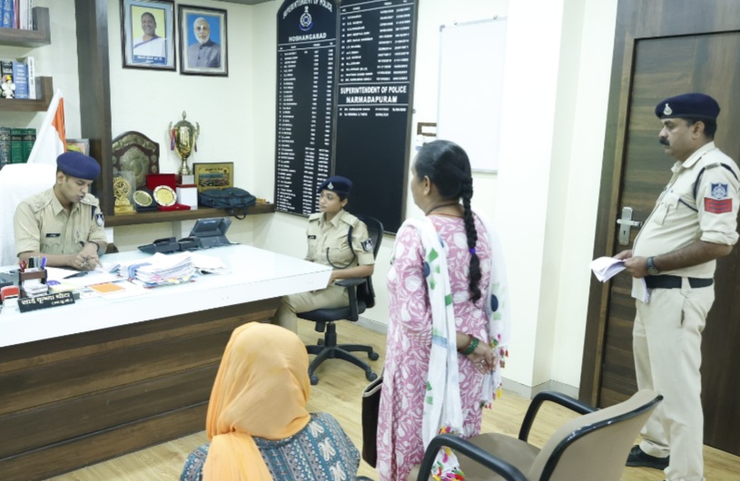 पुलिस अधीक्षक कार्यालय नर्मदापुरम एवं थाना स्तर पर साप्ताहिक जनसुनवाई का आयोजन, आमजन की शिकायतों का किया गया निराकरण