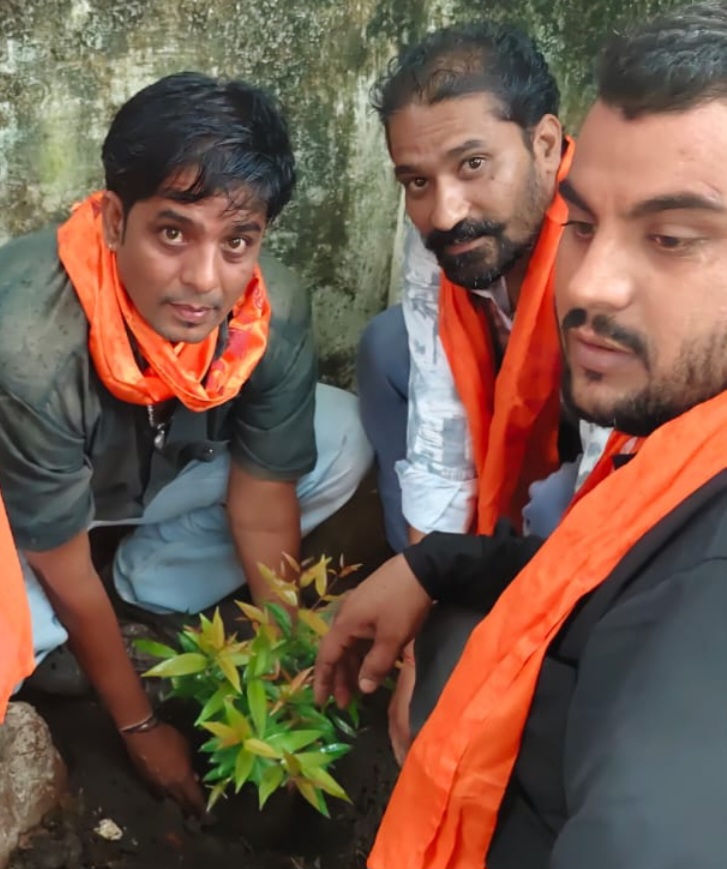 अखिल भारत हिंदू महासभा के सदस्यो ने किया पौधारोपण
