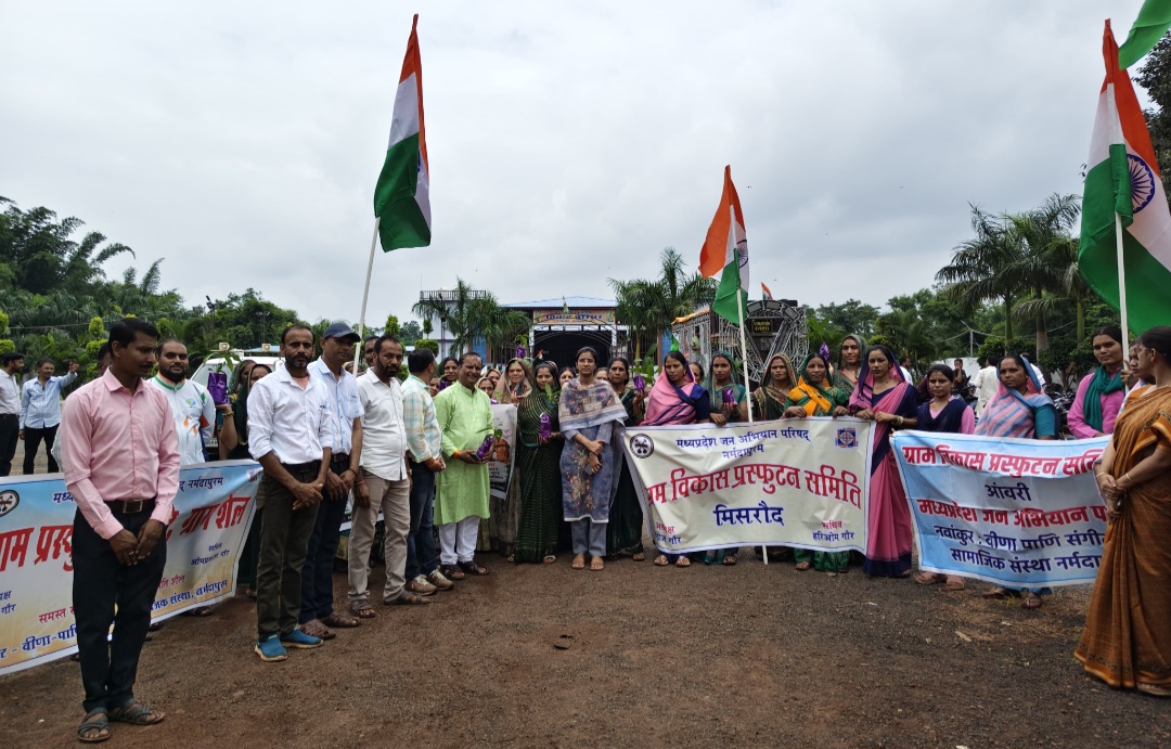 मिसरोद में निकली भव्य तिरंगा यात्रा, पद्मश्री मोहन नागर ने कहा तिरंगे का सम्मान राष्ट्र और प्रकृति की रक्षा से जुड़ा है