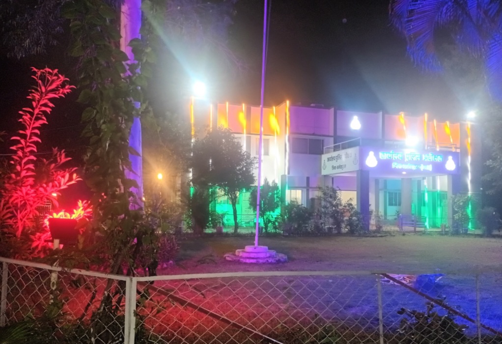 स्वतंत्रता दिवस की तैयारियों से तिरंगे रंग में सजा नर्मदापुरम, दुल्हन की तरह सजा शहर