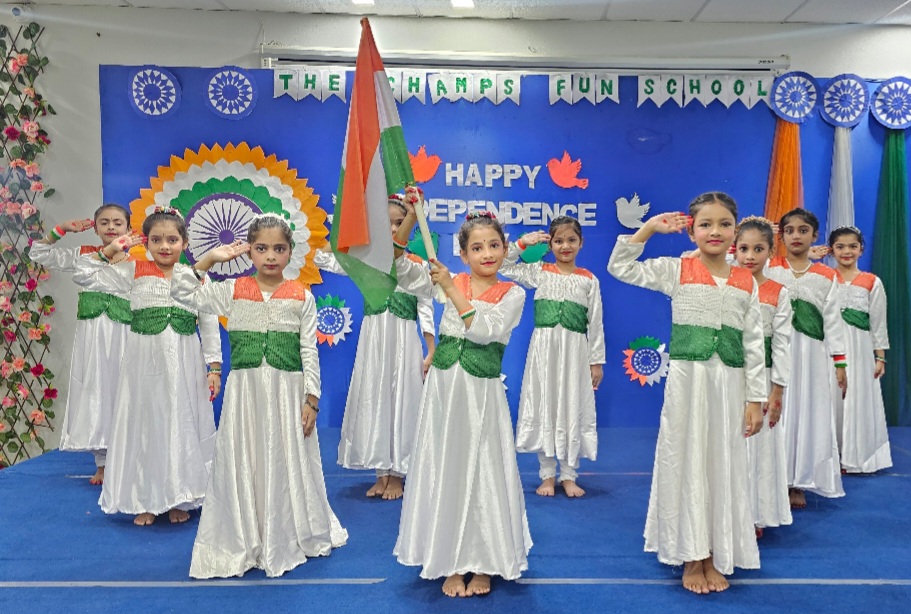 तिरंगे की शान और देशभक्ति के जज़्बे से गूंजा द चैम्प्स फन स्कूल