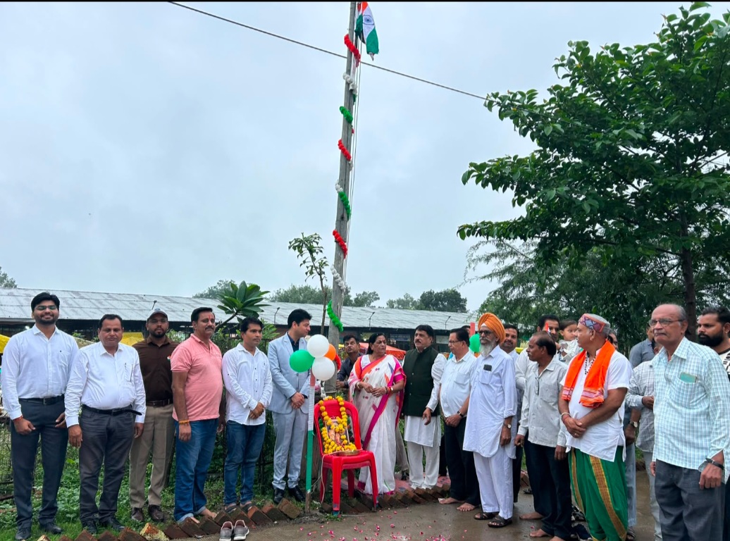 लघु उद्योग संघ कार्यालय शारदा मिल में पहली बार हुआ झंडारोहण, ‘विकसित भारत’ का लिया गया संकल्प