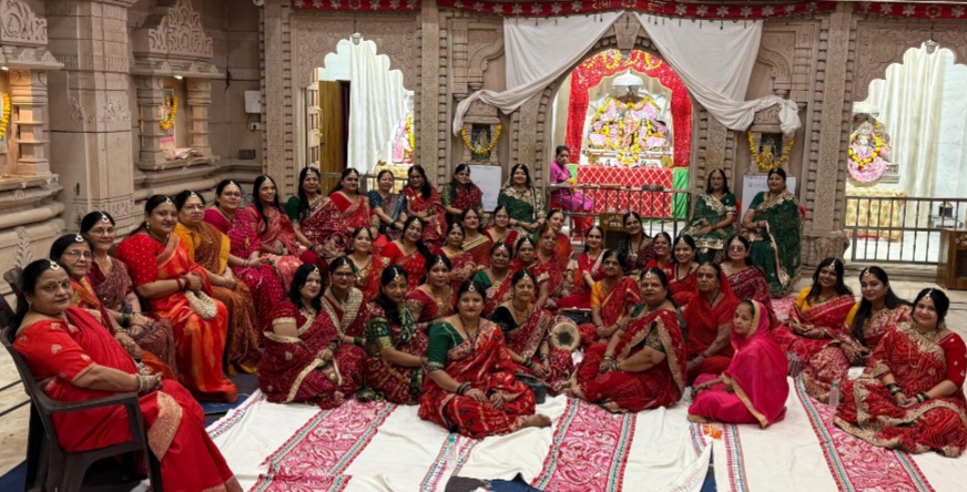 सावन के पावन पर्व पर श्री बॉंके बिहारी मंदिर में राधारमण ग्रुप एंव महा आरती ग्रुप ने किये सामूहिक भजन एवं आरती