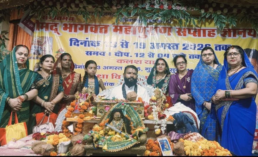विश्व हिंदू परिषद मातृशक्ति द्वारा श्रावण मास के पावन पर्व पर तिलक सिंदूर के भोले शंकर को चढ़ाए कावड़ एवं भजन सत्संग का आयोजन