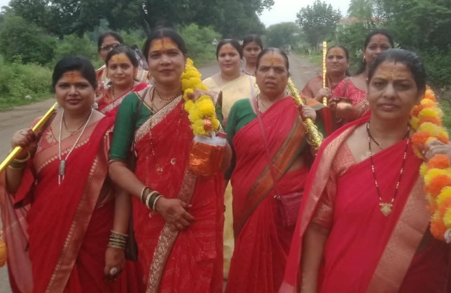 नर्मदांचल क्षत्रीय लोणारी कुनबी समाज विकास समिति की मातृ शक्ति ने निकाली कावड़ यात्रा