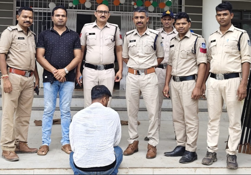 सोशल मीडिया पर रील बनाकर वायरल करना पड़ा भारी, रील बनाने वाले के विरुद्ध पुलिस ने की कार्रवाई