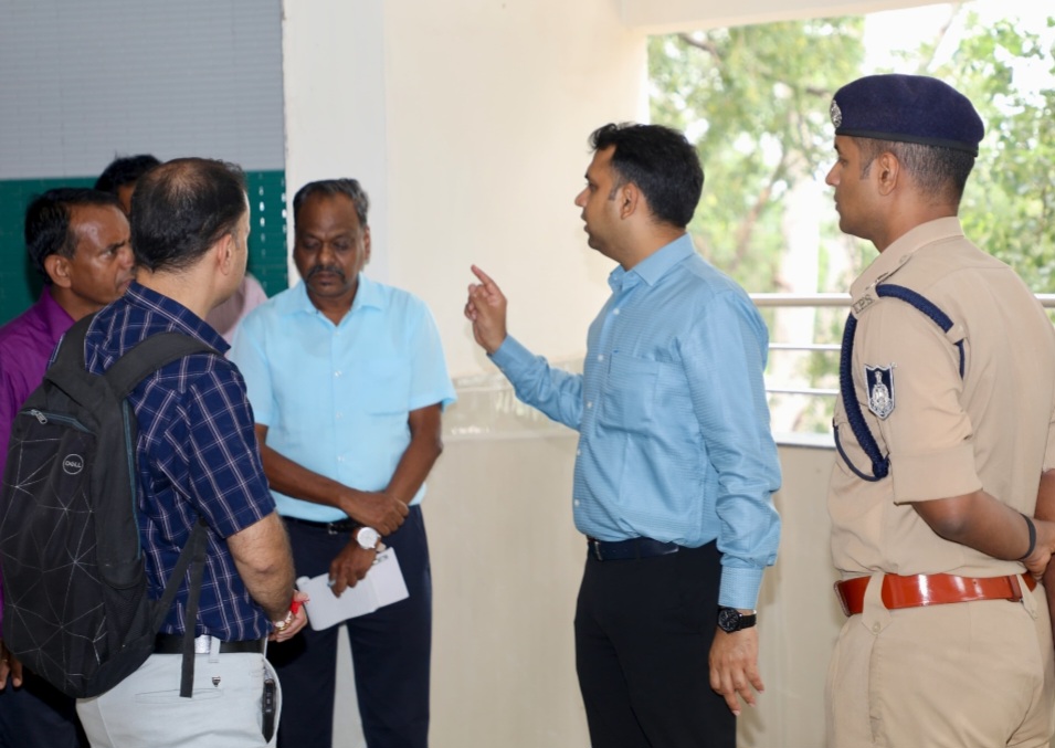 सांदीपनी विद्यालय के अंतिम चरण के निर्माण कार्यों में तेजी लाएं, अलग-अलग टीम लगाकर करें काम – कलेक्टर सोमेश मिश्रा, हैंडओवर से पहले हर कमी दूर करें, कलेक्टर ने किया सांदीपनी विद्यालय सोहागपुर का निरीक्षण