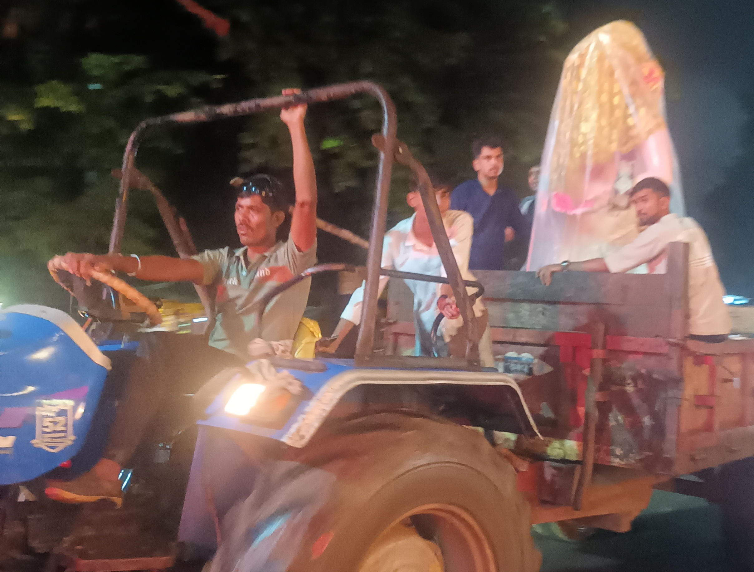 देर रात गणेश प्रतिमा ले जाने का सिलसिला जारी रहा, गणेश चतुर्थी पर श्री गणेश प्रतिमा स्थापना आज