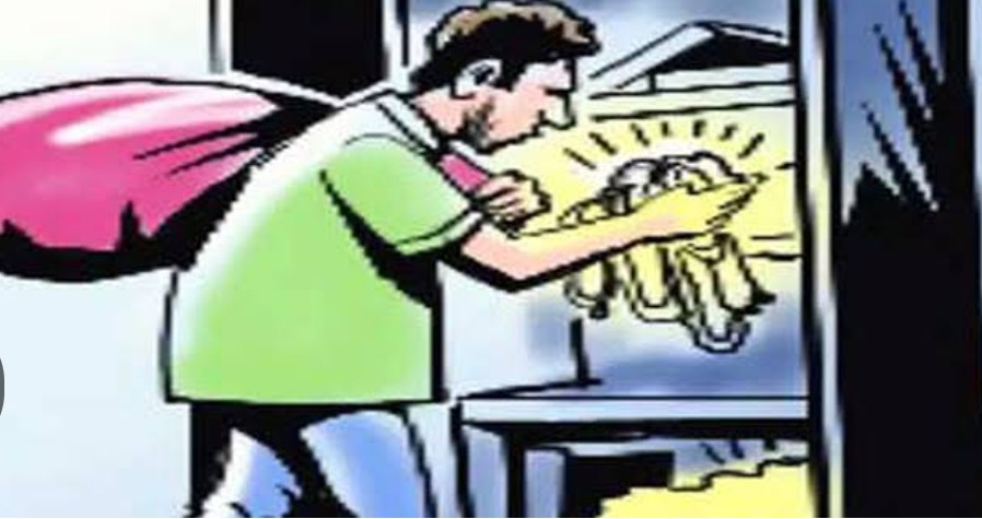 सोने की चेन , पांचाली, झुमकी सहित नगदी बटोर ले गए बदमाश, वन विभाग का गेट, पाइप चोरी कर ले जा रहे ऑटो छोड़कर भागे