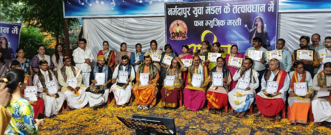 सुरीला नर्मदापुरम’ में गूंजे गुरु वंदना के स्वर, कथा व्यास, पुजारियों और गुरुजनों को मिला ‘संस्कृति गौरव सम्मान’