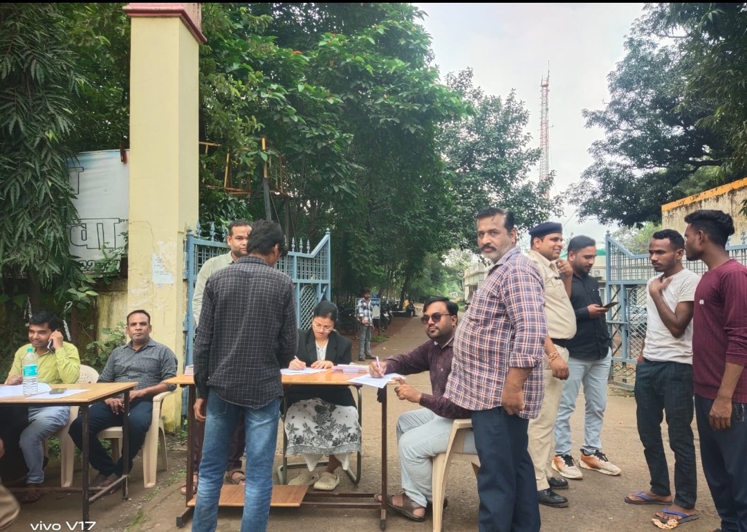 न्यायाधीश अंजली अग्रवाल ने लगाई मोबाइल कोर्ट, वाहन चालकों पर किया जुर्माना, दी समझाईश