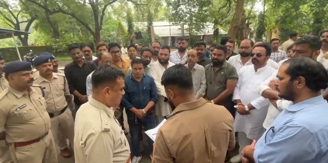 आजाद समाज पार्टी के नेता द्वारा करणी सेना और स्वर्ण समाज को लेकर की गई अभद्र टिप्पणी के विरोध में केस दर्ज कराने की मांग