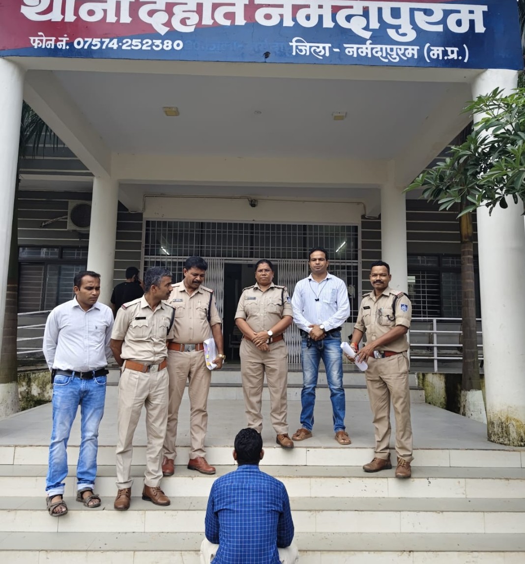 पांच हजार रुपए का इनामी फरार शराब तस्कर अरेस्ट, निगरानीसुधा बदमाश को भी किया गिरफ्तार