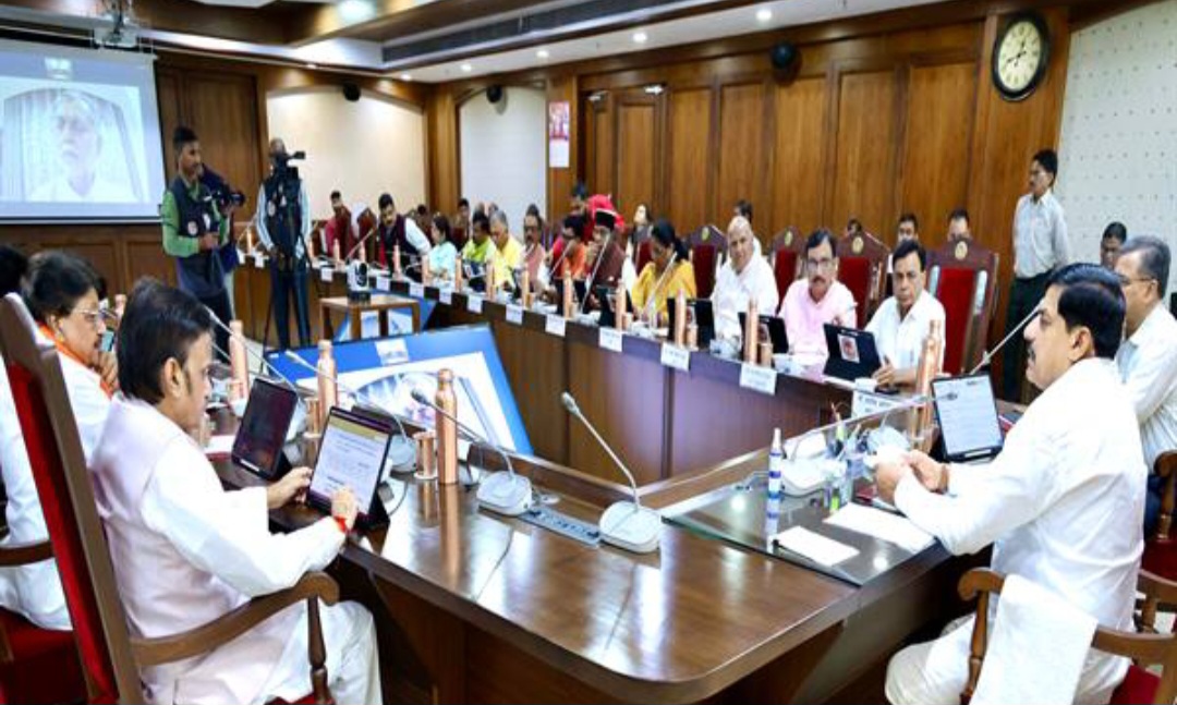 प्रतिभा को तकनीक से जोड़कर मेधावी विद्यार्थियों के सपनों को नई उड़ान दे रही राज्य सरकार, मुख्यमंत्री ने लगभग 1.22 लाख विद्यार्थियों के खातों में लैपटॉप के लिए 304.98 करोड़ रुपये से अधिक की राशि सिंगल क्लिक से अंतरित की, प्रत्येक पात्र विद्यार्थी को मिली 25 हजार रुपये की प्रोत्साहन राशि, शिक्षक मूर्तिकार की तरह विद्यार्थियों में छिपी प्रतिभा को तराशते हैं, मुख्यमंत्री डॉ. यादव ने राज्य स्तरीय कार्यक्रम को किया संबोधित