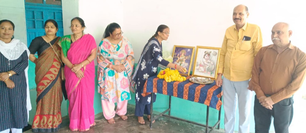 भगवान कृष्ण का जन्म दिवस बड़े धूमधाम से मनाया गया