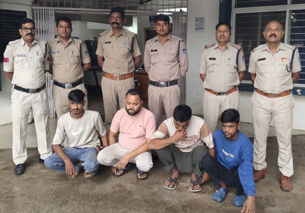 अकेली महिला के घर में घुसकर मारपीट करने वाले आरोपी पुलिस गिरफ्त में