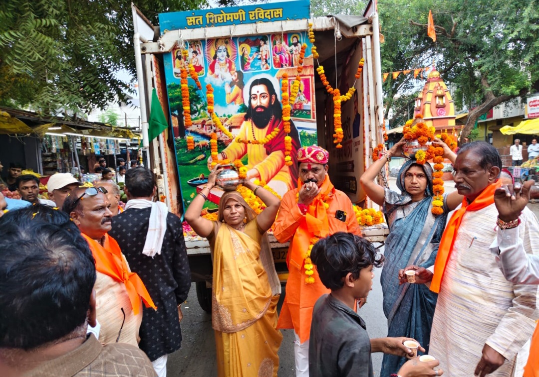 गुरु रविदास जी महाराज की 650वीं जयंती पर निकाली कलश यात्रा पुष्पवर्षा से किया स्वागत