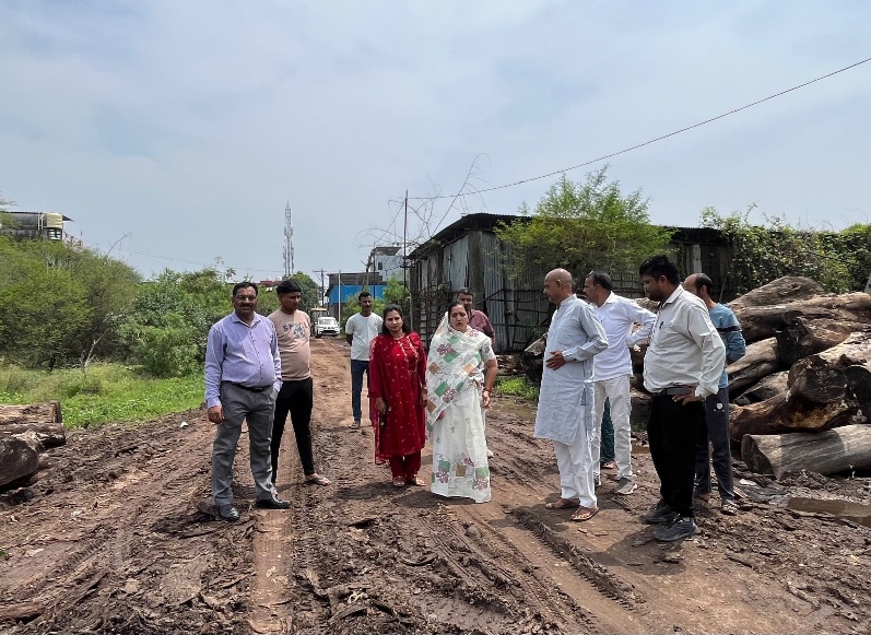 वार्ड 10 में 7.25 लाख से बनेगी सीसी रोड, नपाध्यक्ष ने किया भूमिपूजन, कीचड़ और खड्डों से मिलेगी मुक्ति