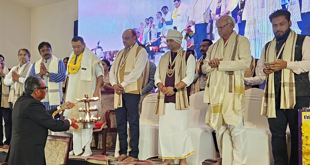 ज्ञान पुंज पुरस्कार से अलंकृत हुए नर्मदा महाविद्यालय के डॉ. राजेश दीवान