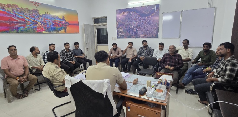 तेज़ आवाज़ में में डीजे बजाने पर होगा जप्त, थाना कोतवाली में डीजे संचालकों के साथ हुई मीटिंग