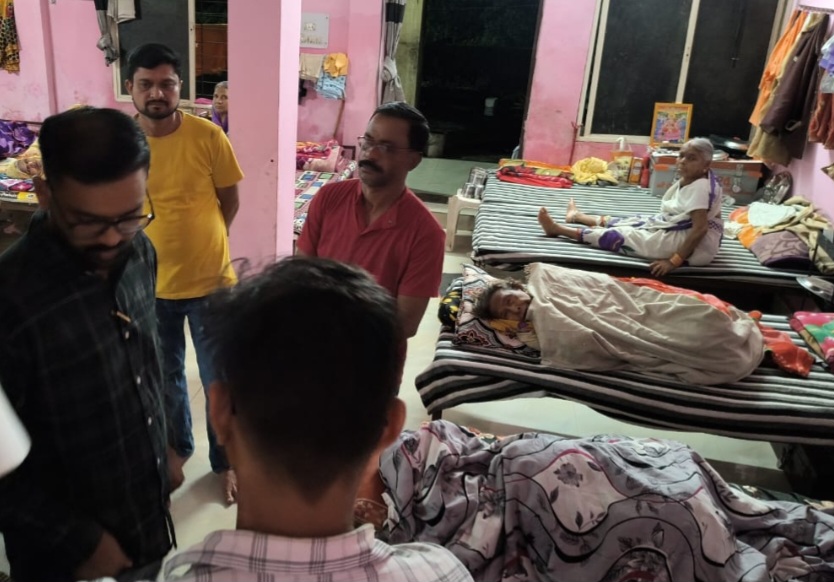 एसडीएम विजय राय ने बस स्टैंड स्थित वृद्ध आश्रम और रेन बसेरा का किया औचक निरीक्षण, बुजुर्गों से जानी दैनिक सुविधाओं की हकीकत, सीएमओ को व्यवस्थाएं सुधारने के निर्देश