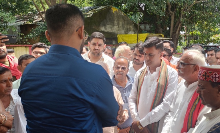 संत कमल किशोर नागर को धमकी भरे पत्र का मामला गरमाया, निष्पक्ष जांच और सुरक्षा की मांग, जन्माष्टमी कार्यक्रम में शाल-श्रीफल के बीच मिला कथित धमकी भरा पत्र, सिवनी मालवा क्षेत्र के श्रद्धालुओं ने मुख्यमंत्री से कार्रवाई की मांग की