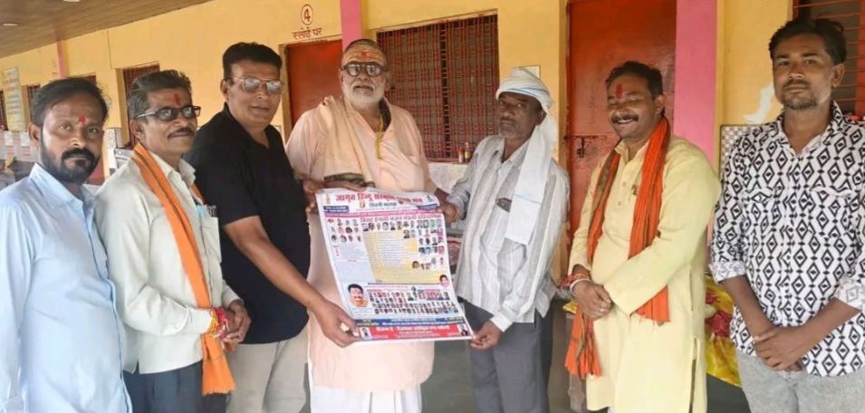 डोल ग्यारस महोत्सव को लेकर तैयारियां तेज, पुरस्कार दाताओं से आयोजन समिति ने की आत्मीय भेंट, विराट इनामी भजन मंडली प्रतियोगिता के सातवें विशेष पुरस्कार दाता श्री राम जानकी राधा कृष्ण मंदिर ट्रस्ट के पदाधिकारियों को दिया आमंत्रण