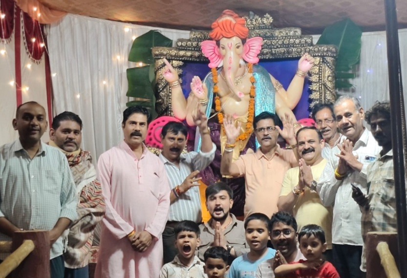 गोल्डन वेलफेयर सोसायटी में विराजे विघ्नहर्ता भगवान गणेश, गणपति बप्पा मोरया के जयघोष से गूंजा परिसर, श्रद्धा और उत्साह के साथ हुआ गणेश प्रतिमा स्थापना समारोह