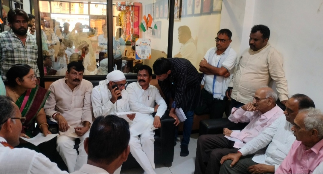 रेल समस्याओं को लेकर सांसद से हुई भेंट, नागरिक संघर्ष समिति के प्रतिनिधिमंडल ने सांसद दर्शन सिंह चौधरी के समक्ष रखीं सोहागपुर की प्रमुख रेल समस्याएँ