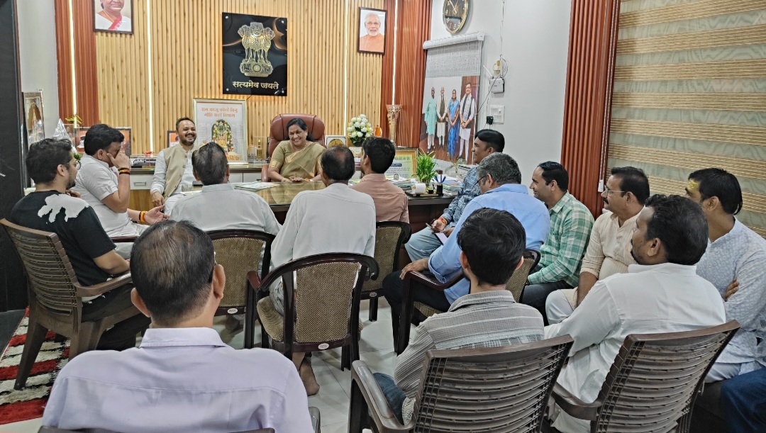 स्वदेशी मेले के आयोजन को लेकर सांसद माया नारोलिया ने स्वदेशी जागरण मंच के पदाधिकारियों से की चर्चा