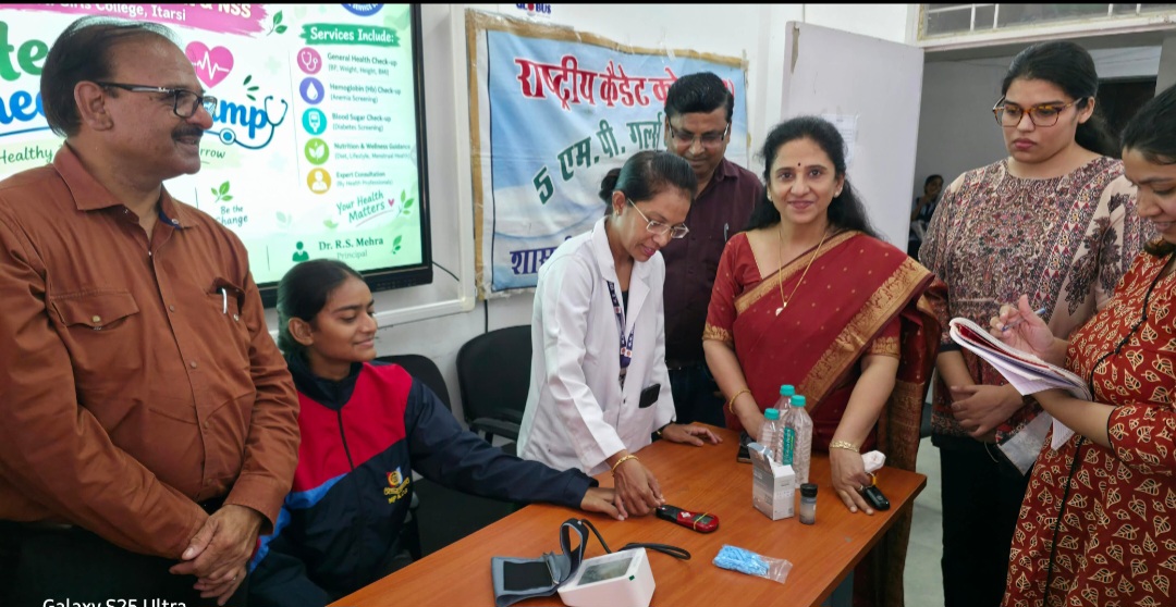 शासकीय कन्या महाविद्यालय इटारसी में पोषण सप्ताह के तहत स्वास्थ्य परीक्षण शिविर आयोजित